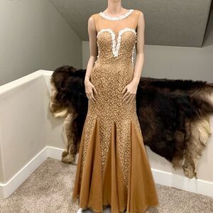 StunningâSequinedâFloralâLace &âBeadedâMermaidâGown